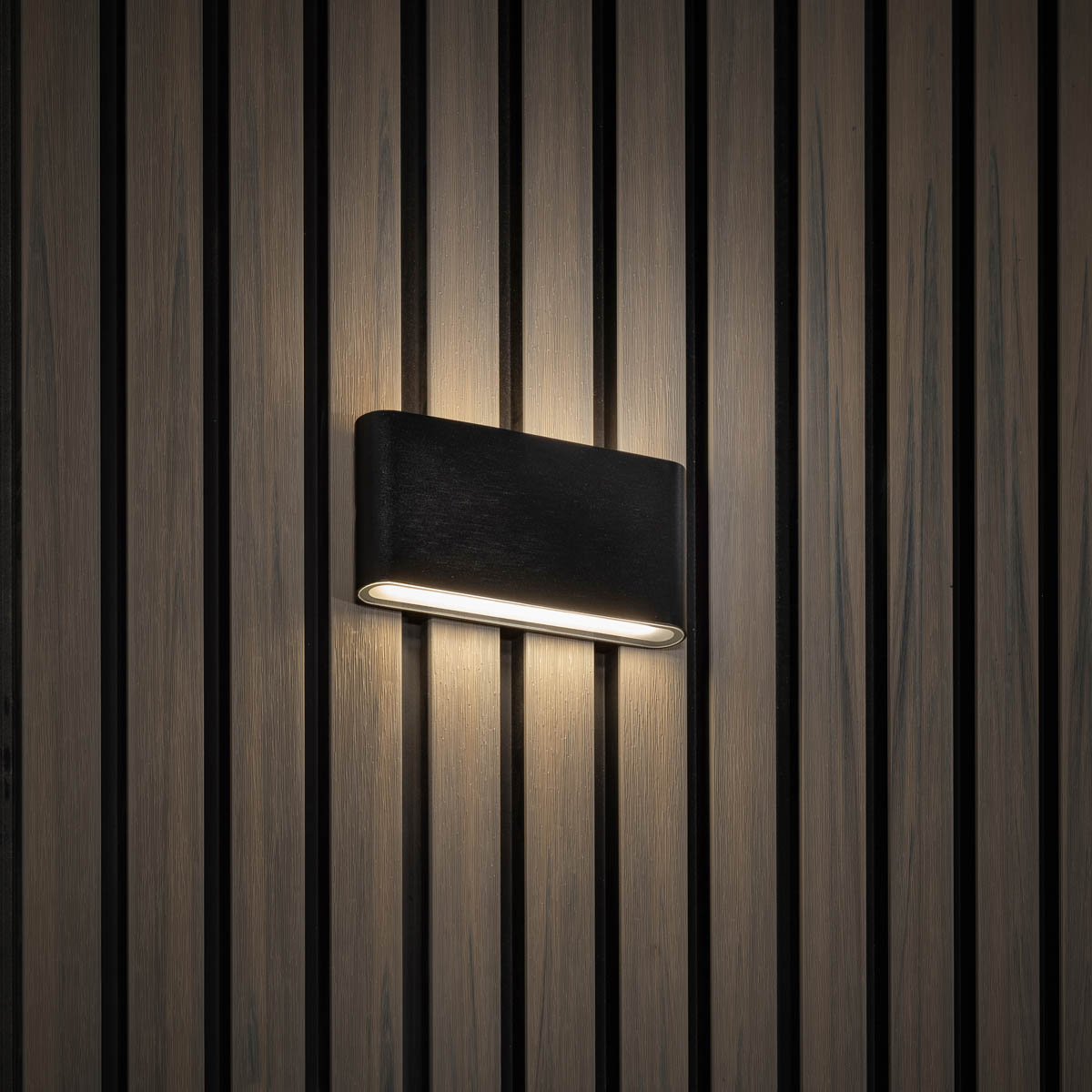 moderne buitenlamp zwart