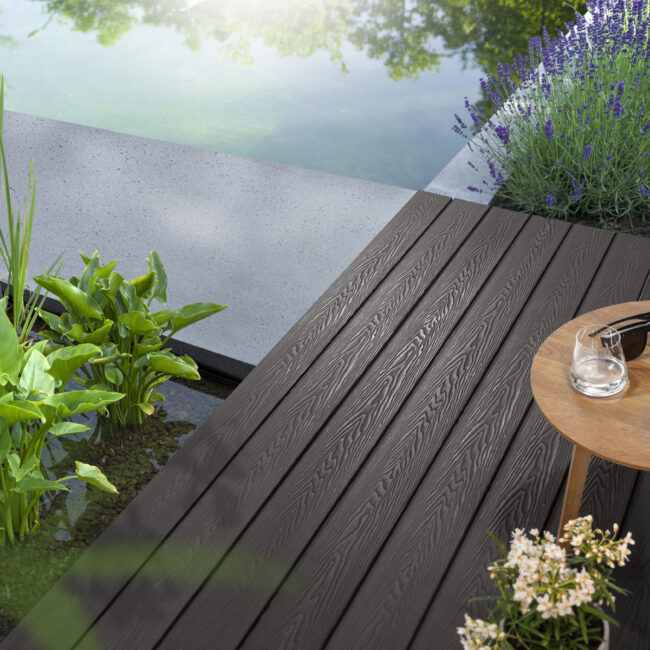 Alternative view of Akudeco® Grijze composiet vlonderplanken - Dubbelzijdig (Houtlook & Groef) - Grey Wash - 290 cm