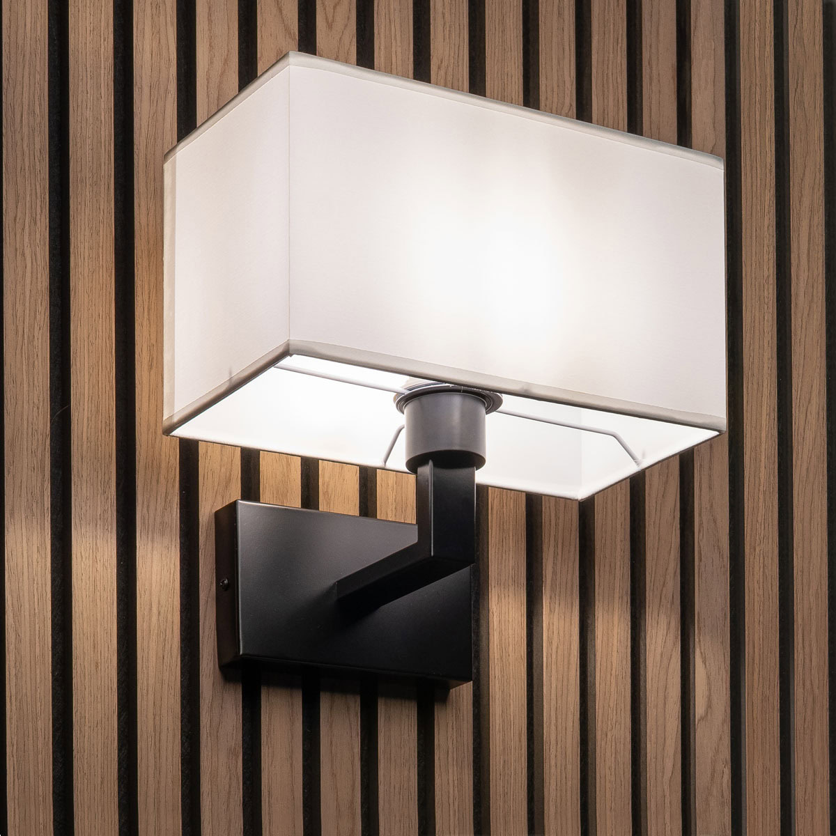 Akudeco® Wandlamp met rechthoekige stoffen Kap – E27 Fitting – Zwart – Modern design voor slaapkamer en woonkamer - Afbeelding 7