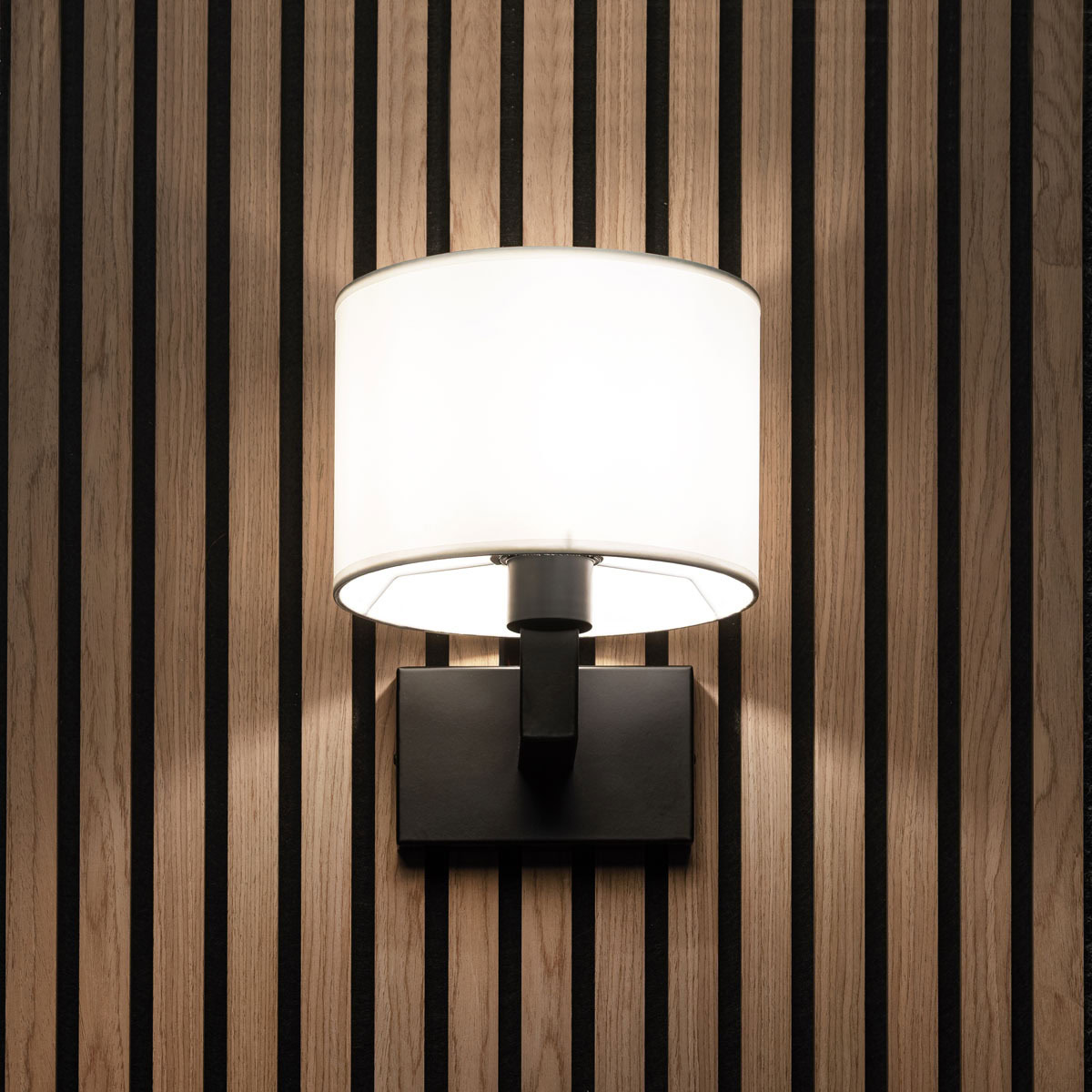 Akudeco® Wandlamp met ronde stoffen Kap – E27 Fitting – Zwart – Modern design voor slaapkamer en woonkamer