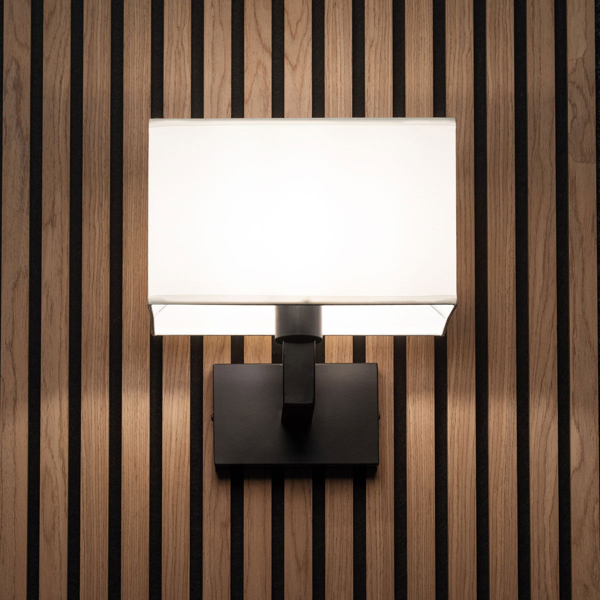 Akudeco® Wandlamp met rechthoekige stoffen Kap – E27 Fitting – Zwart – Modern design voor slaapkamer en woonkamer